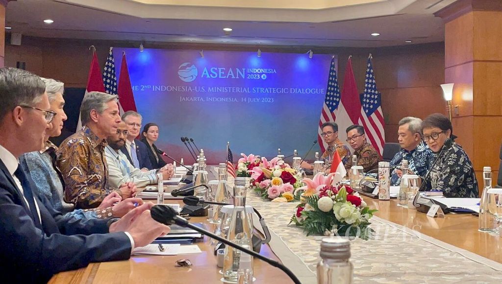 Menteri Luar Negeri RI Retno Marsudi dalam dialog bilateral strategis dengan Menlu Amerika Serikat Antony Blinken di sela-sela pertemuan para menteri luar negeri ASEAN, Jumat (14/7/2023). 