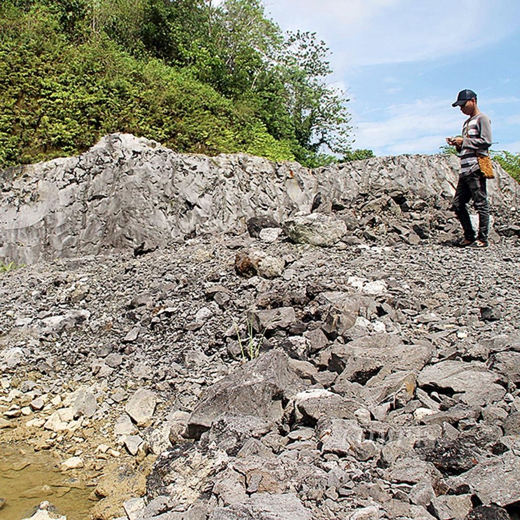 Sebagian dari lahan penambangan aspal di Desa Wining, Kecamatan Pasarwajo, Kabupaten Buton, Sulawesi Tenggara, pada awal 2017.