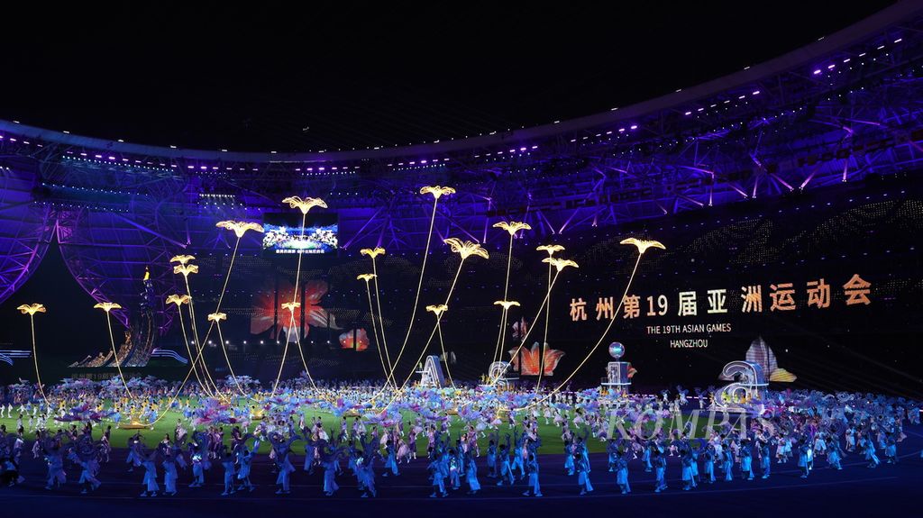 Kemeriahan penutupan Asian Games Hangzhou 2022 di Stadion Utama Hangzhou, Kompleks Olahraga Olimpiade Hangzhou, Provinsi Zhejiang, China, Minggu (8/10/2023) malam. 