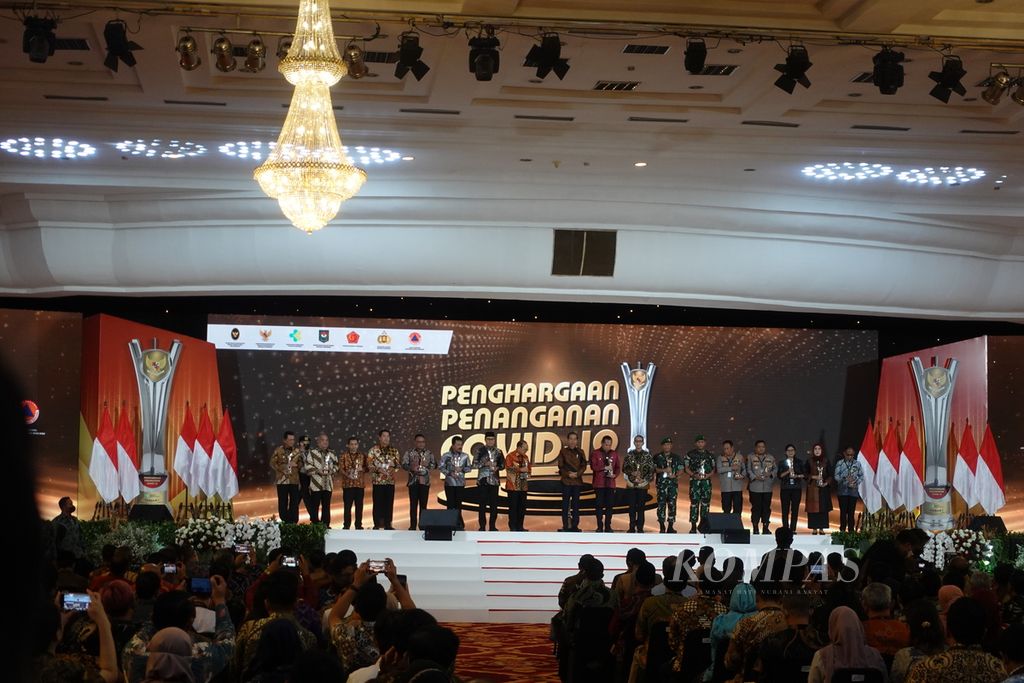Presiden Joko Widodo pada acara penghargaan penanganan Covid-19 yang digelar di Gedung Dhanapala Kementerian Keuangan, Jakarta, Senin (20/3/2023).