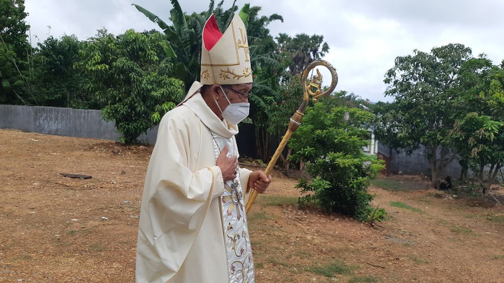 Uskup Agung Kupang Mgr Petrus Turang di Biara Susteran Fransiskan (OHFS), Kota Kupang, Nusa Tenggara Timur, Selasa (1/3/2022).