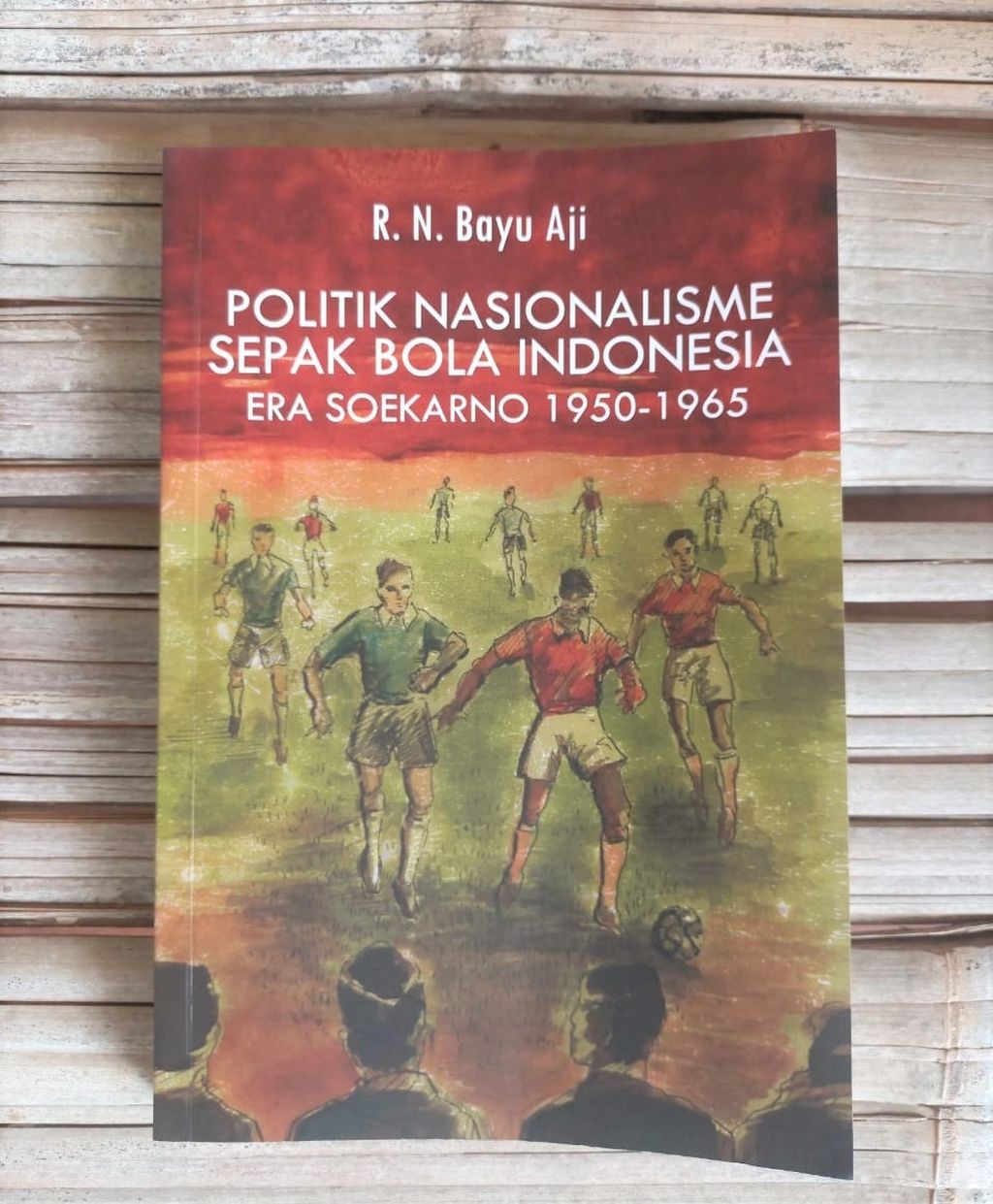 Sampul buku <i>Politik Nasionalisme Sepak Bola Indonesia: Era Soekarno 1950-1965</i> (Kendi, 2022) 