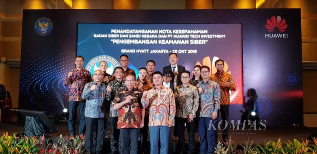 Badan Siber dan Sandi Negara dengan PT Huawei Tech Investment, perusahaan teknologi China resmi menjalin kerja sama di bidang keamanan siber, Jakarta, Selasa (29/10/2019).