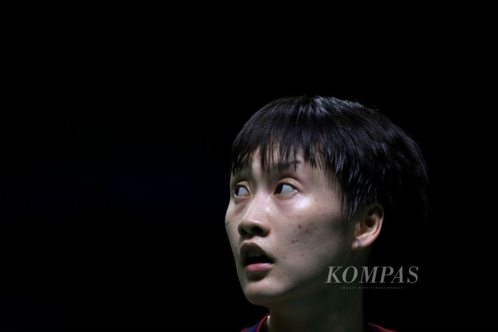 Chinese badminton player Chen Yu Fei, while competing against Tai Tzu Ying from Taiwan at the Indonesia Open 2022 in Istora Gelora Bung Karno, Jakarta, on Saturday (18/6/2022).