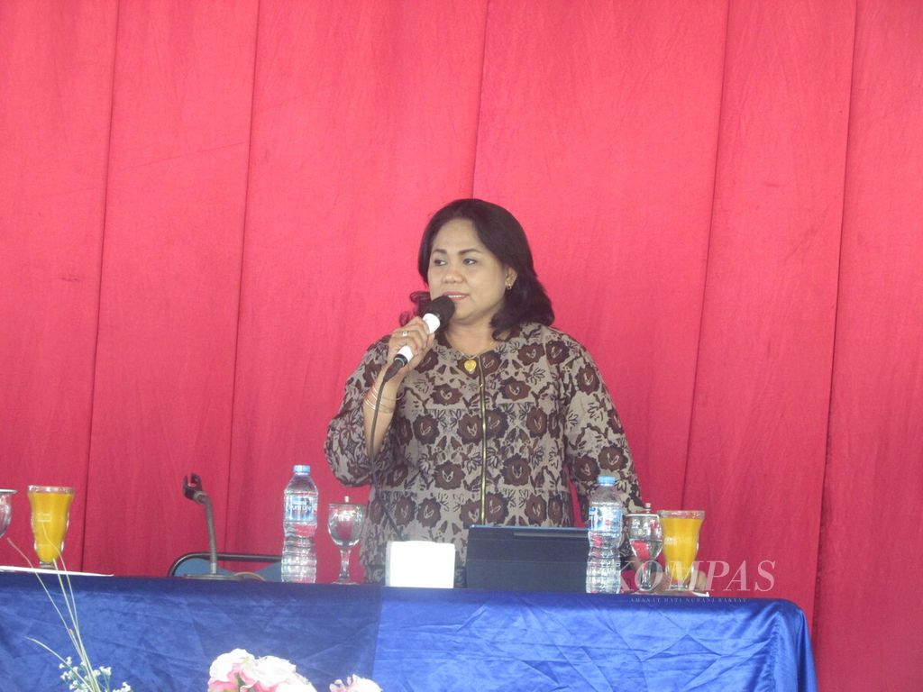Yocona Anita Gah, anggota Komisi X DPR, di Kupang, Sabtu (19/11/2022). Ia menegaskan, dana alokasi umum senilai Rp 157 miliar untuk formasi sekitar 3.000 guru telah dialokasikan ke kas Pemprov NTT.
