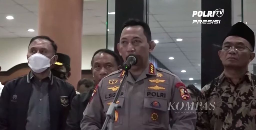 Kepala Kepolisian Negara RI Jenderal Polisi Listyo Sigit Prabowo memberikan keterangan pers sebagaimana disiarkan dalam akun Polri TV/Radio.