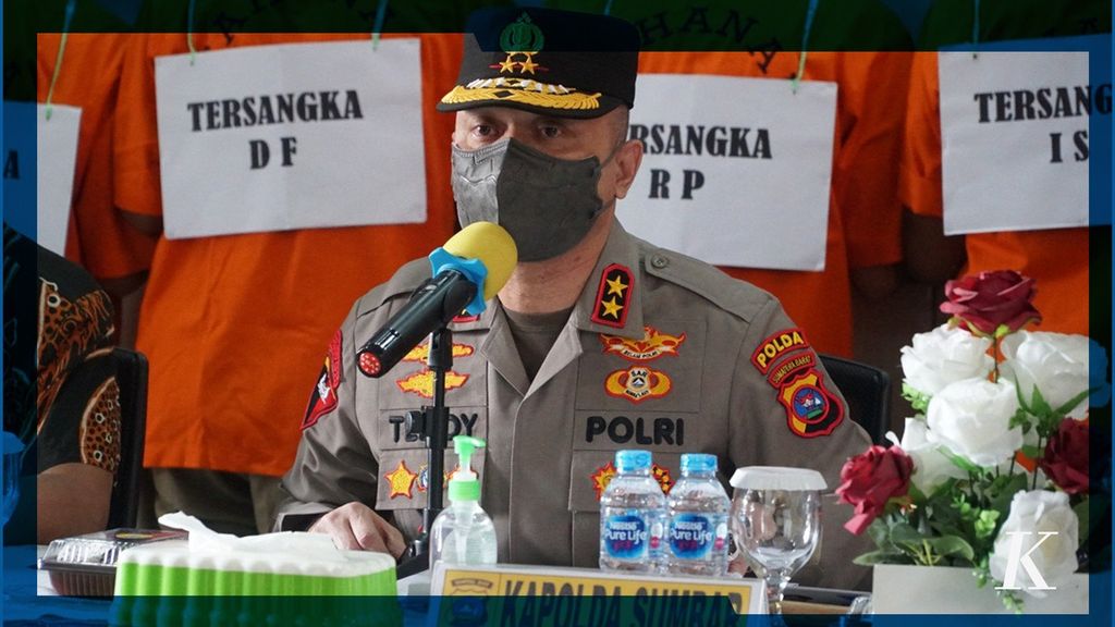Calon Kapolda Jawa Timur Irjen Teddy Minahasa ditangkap Divisi Propam Polri, Jumat (14/10/2022). Penangkapan terkait dugaan penyalahgunaan narkoba.