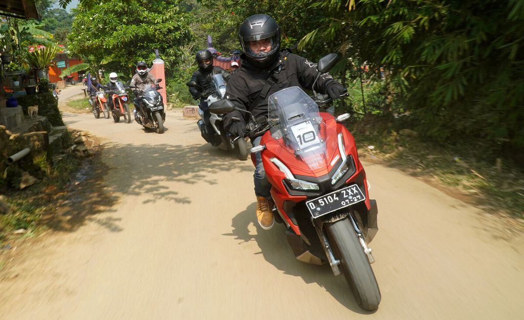 Uji kendara bersama Honda ADV160 sejauh 119 km dari Puncak, Bogor, Jawa Barat, menuju kawasan Pulogadung, Jakarta Timur, Rabu (20/7/2022). 