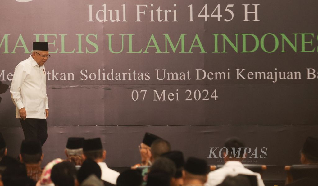 Wakil Presiden Ma'ruf Amin seusai memberi tausiah saat halalbihalal Idul Fitri 1445 Hijriah Majelis Ulama Indonesia di Jakarta, Selasa (7/5/2024).