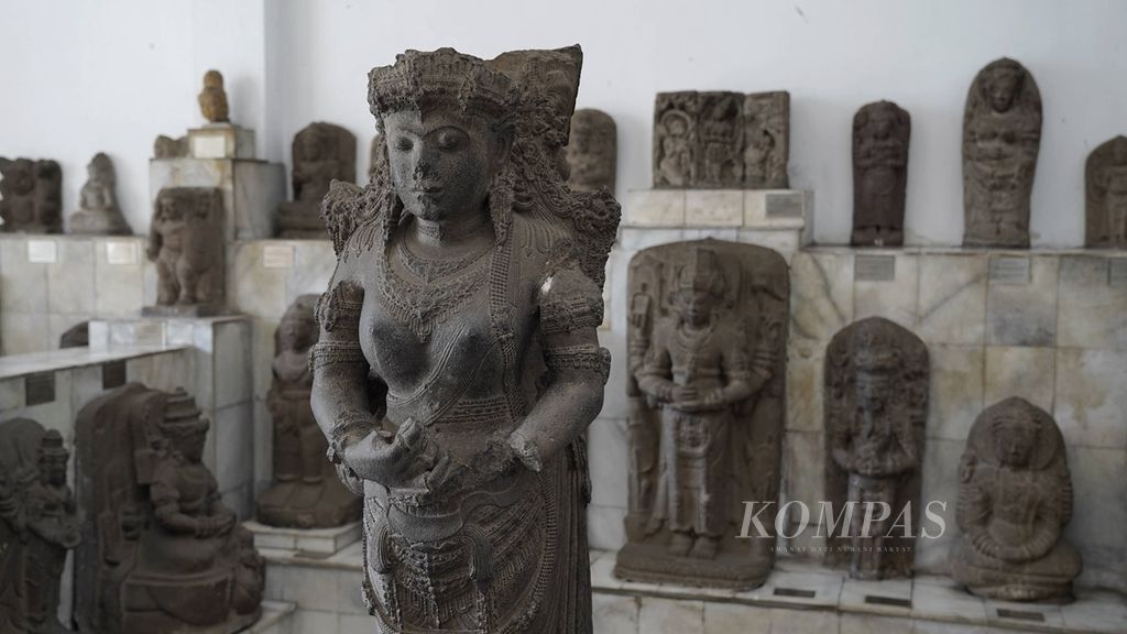 A statue of a princess, possibly a depiction of Suhita, the queen of Majapahit who ruled from 1429-1447, originated from Jebuk, Tulungagung, East Java, and is estimated to date back to the 15th century CE. It can be found in the Archaeology Park, National Museum, Central Jakarta, on October 4th, 2019.