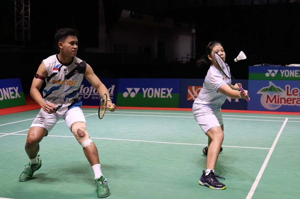 Jafar Hidayatullah/Felisha Alberta Nathaniel Pasaribu menjuarai nomor ganda campuran turnamen bulu tangkis Indonesia International Challenge. Pada final di Jatim Expo, Surabaya, Jawa Timur, Minggu (27/10/2024), mereka mengalahkan sesama pemain Indonesia, Amri Syahnawi/Nita Violina Marwah, dengan skor 21-13, 21-15.