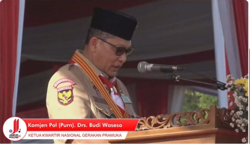 Ketua Kwartir Nasional Gerakan Pramuka Budi Waseso saat memimpin upacara Hari Pramuka 2022 dan pembukaan Jambore Nasional Pramuka ke-11 di Buperta Cibubur, Jakarta, Minggu (14/8/2022).