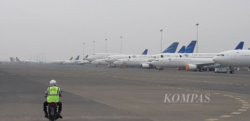 Sejumlah pesawat milik Garuda Indonesia Group diparkir di halaman Garuda Maintenance Facility AeroAsia, Rabu (8/5/2019).
