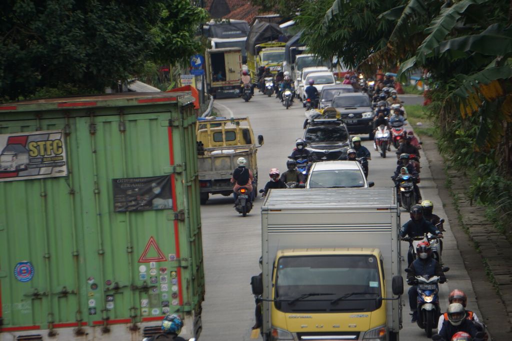 Ruas jalan Ajibarang-Purwokerto, Kabupaten Banyumas, Jawa Tengah, Jumat (29/4/2022), ramai lancar.