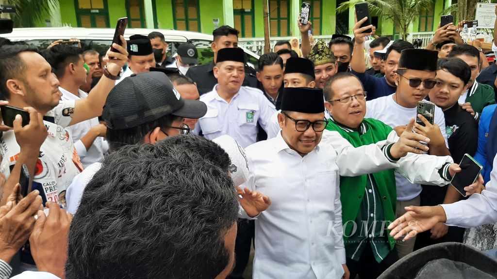Calon wakil presiden nomor urut 1, Abdul Muhaimin Iskandar, berkampanye di Tanjung Pura, Kabupaten Langkat, Sumatera Utara, Jumat (8/12/2023).