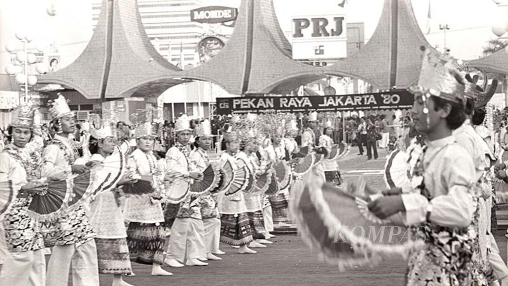 Pembukaan Pekan Raya Jakarta (PRJ) di Monumen Nasional, Jakarta tahun 1980.