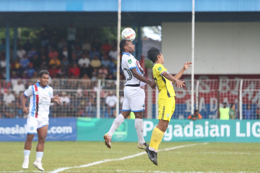 PSBS Biak menumbangkan Gresik United, 1-0, pada pertandingan perdana Grup Z babak 12 Besar Liga 2 2023/2024 di Stadion Cenderawasih, Biak Numfor, Papua, Sabtu (6/1/2024).