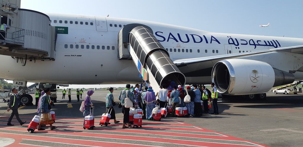 The first group of pilgrims departing from Surabaya flew to the Saudi Arabian plane, Wednesday (24/5/2023).