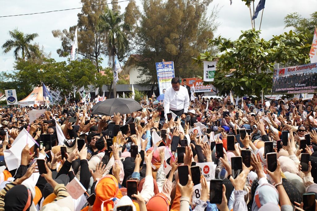 Calon presiden Anies Baswedan telah dua kali hadir ke Provinsi Aceh selama masa kampanye. Dalam kampanye pada Sabtu (27/1/2024) Anies menuturkan perlu pembangunan lebih serius agar keluar dari zona kemiskinan.