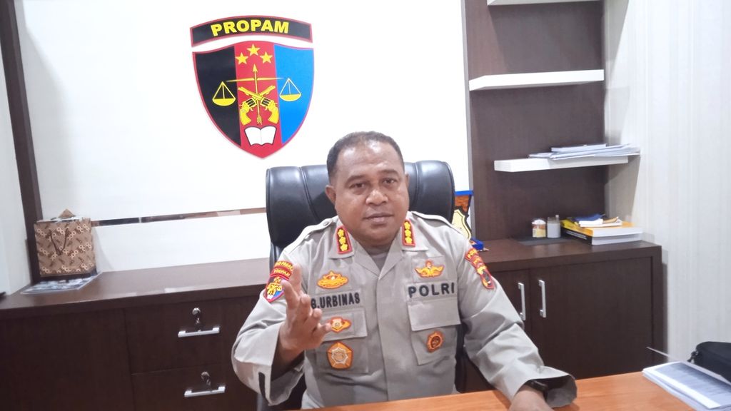 Kepala Bidang Profesi dan Pengamanan Polda Papua Komisaris Besar Gustav Urbinas saat ditemui di Jayapura pada Jumat (22/7/2022).