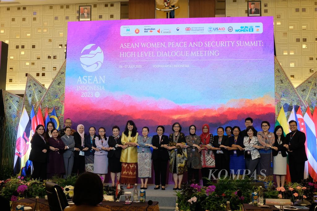 Suasana Konferensi Tingkat Tinggi (KTT) Perempuan, Perdamaian, dan Keamanan ASEAN (ASEAN Women, Peace, and Security Summit: High Level Dialogue Meeting) di Yogyakarta pada Kamis (6/7/2023). 