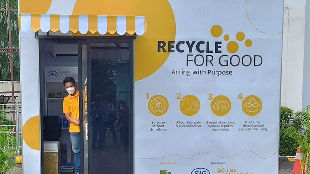 Gerai Recycle for Good di Cibubur Junction, Jakarta Timur, Jumat (3/3/2023).