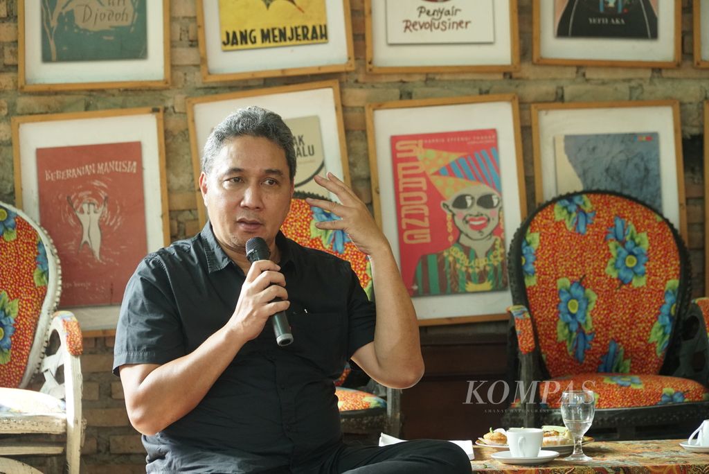Direktur Jenderal Kebudayaan Hilmar Farid ketika berbicara dalam dialog kebudayaan yang diadakan Balai Pelestarian Kebudayaan Wilayah III Sumatera Barat di Kota Padang, Sumbar, Kamis (22/12/2022).