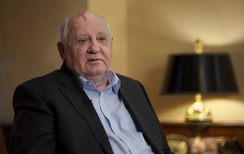 Mantan Presiden Uni Soviet Mikhail Gorbachev saat diwawancarai kantor berita AP, di Moskwa, Rusia, 9 Desember 2016. 
