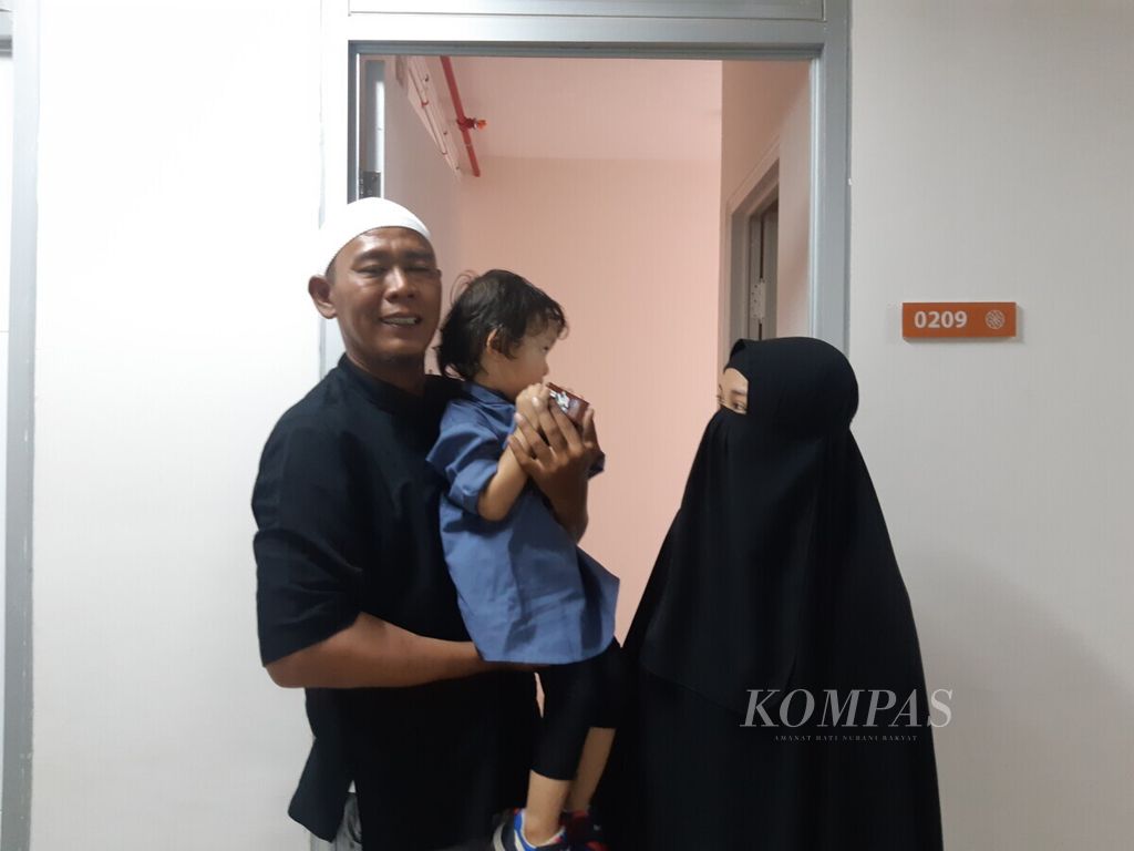 Deni Saptono, salah satu penghuni Rumah DP 0 Rupiah, di Klapa Village, Jakarta Timur, Sabtu (31/8/2019).