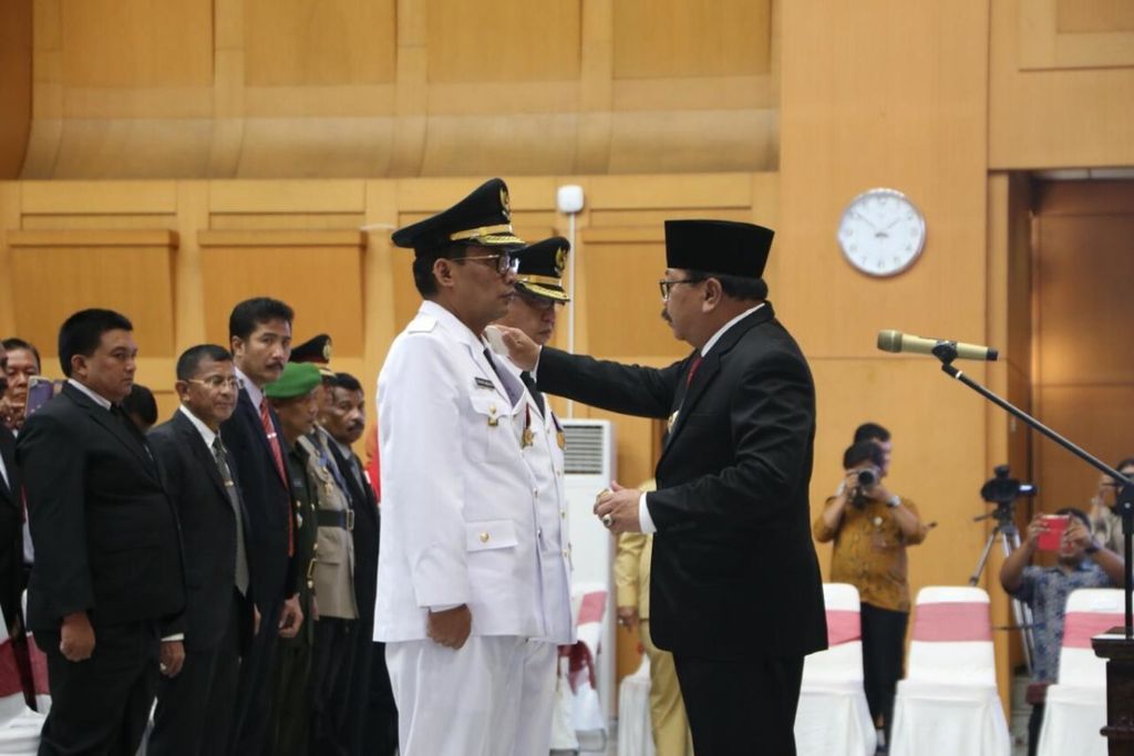 Bupati dan Wakil Bupati Tulungagung terpilih Syahri Mulyo-Maryoto Birowo dilantik Gubernur Jawa Timur Soekarwo di Kantor Kementerian Dalam Negeri, Jakarta, Selasa (25/9/2018).