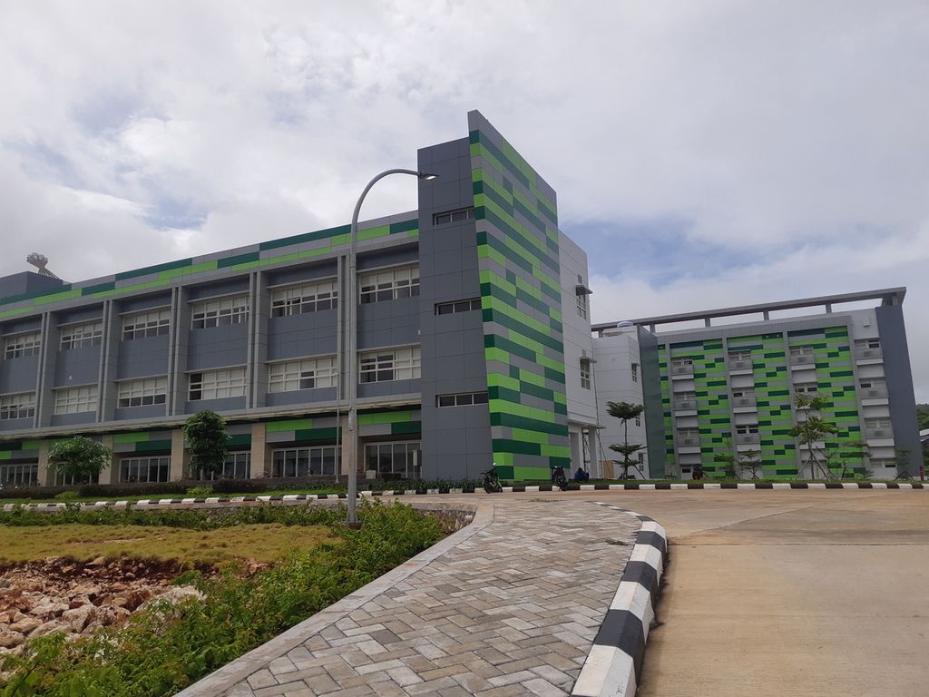 Bangunan Rumah Sakit Umum Pusat Ben Mboi di Kota Kupang, Nusa Tenggara Timur, Rabu (15/2/2023). Kehadiran rumah sakit itu menjawab kerinduan masyarakat setempat. 