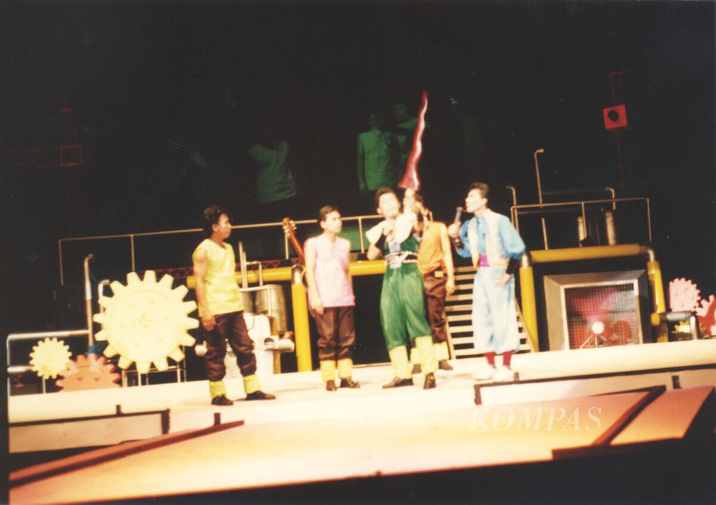 Adegan pementasan Disko Opera ”Ken Arok” di Bandung pada 18 Mei 91.