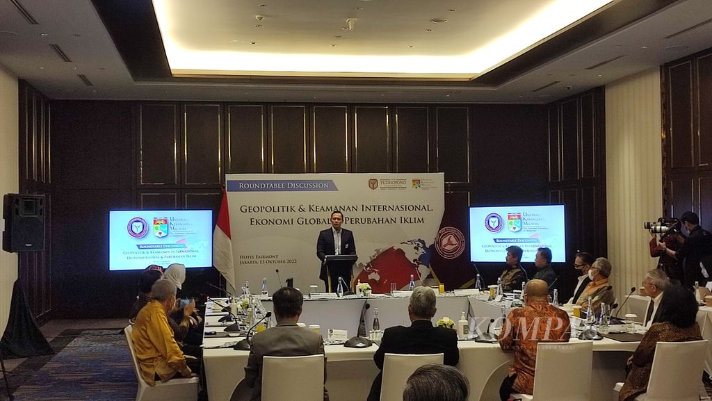 Direktur Eksekutif The Yudhoyono Institute Agus Harimurti Yudhoyono dalam forum "Geopolitik dan Keamanan Internasional, Ekonomi Global, dan Krisis Perubahan Iklim" yang diselenggarakan The Yudhoyono Institute bekerja sama dengan Universiti Kebangsaan Malaysia (UKM).
