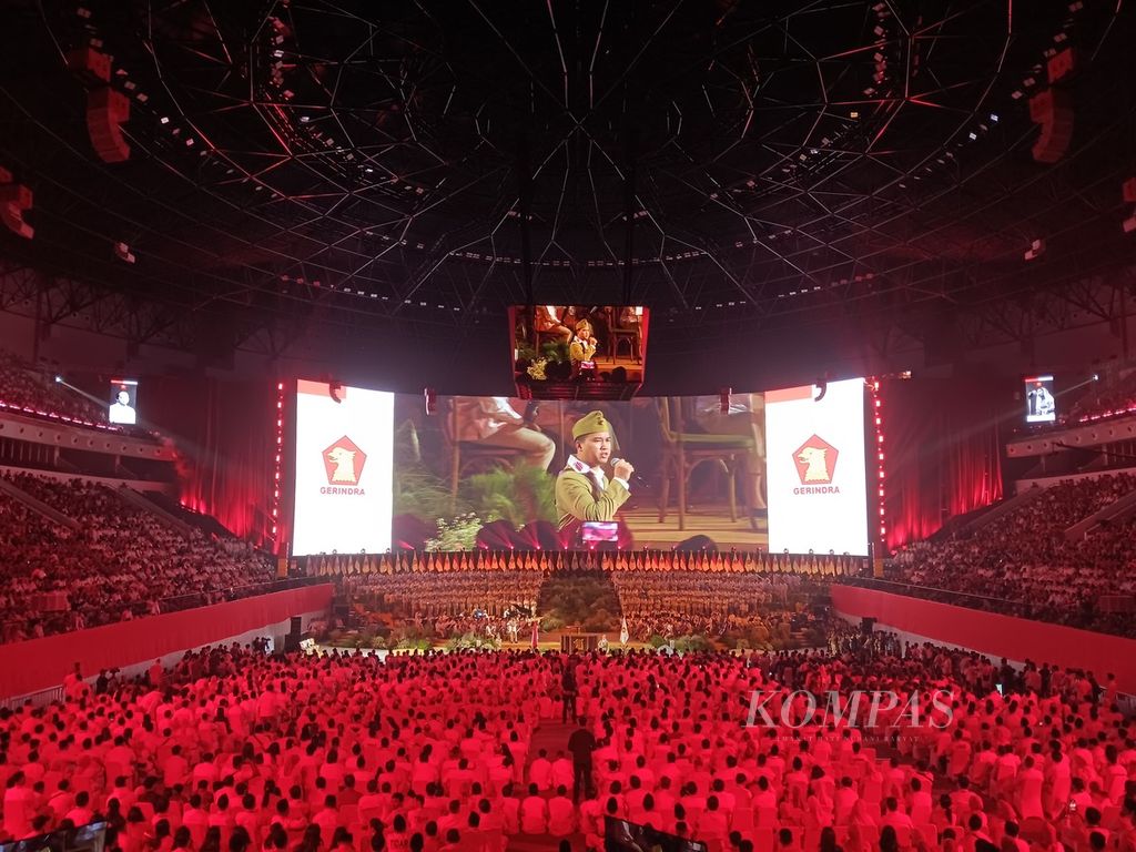 Suasana apel kader Partai Gerindra di Indonesia Arena, Kompleks Gelora Bung Karno, Jakarta, Sabtu (31/8/2024). Apel kader ini digelar sebagai penutup Rapimnas Partai Gerindra yang berlangsung pada 30-31 Agustus 2024 di Bogor.