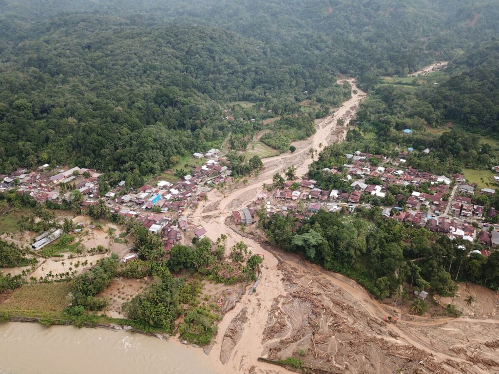 Banjir bandang yang menerjang Aceh Tenggara pada November 2018 difoto dari udara. Aceh Tenggara kerap dilanda bencana alam karena intensitas hujan tinggi dan kerusakan alam yang masif.