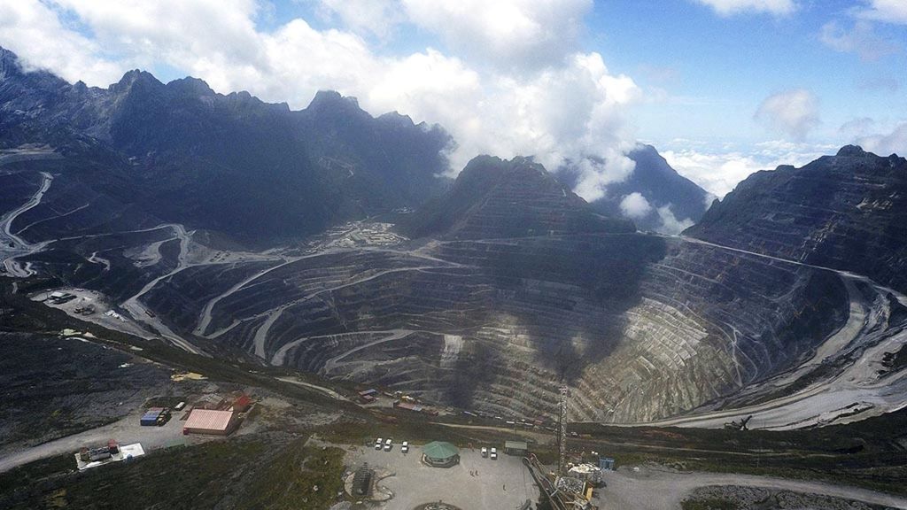 Wilayah tambang terbuka Grasberg yang telah ditambang sejak 1991 di Tembagapura, Mimika, Papua, Rabu (27/2/2019).
