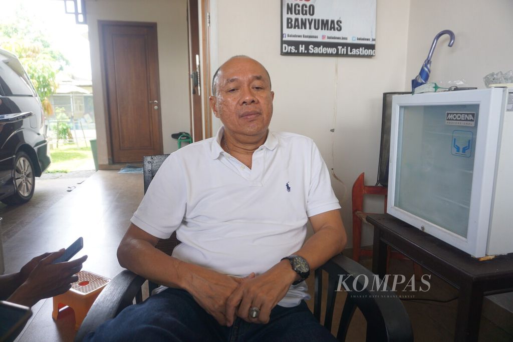 Wakil Ketua Tim Pemenangan Daerah Banyumas Ganjar-Mahfud Sadewo Tri Lastiono memberikan keterangan pers di Purwokerto, Jawa Tengah, Jumat (12/1/2024).