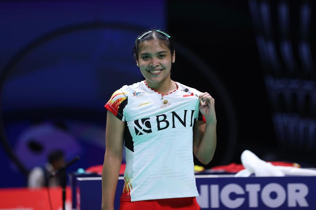 Indonesia's singles badminton player, Gregoria Mariska Tunjung, poses after competing against Japan's representative, Akane Yamaguchi, in the 2024 Uber Cup group stage at the Hi Tech Zone Sports Centre in Chengdu, China on Wednesday (1/5/2024). Gregoria won 21-17, 17-21, 13-21.