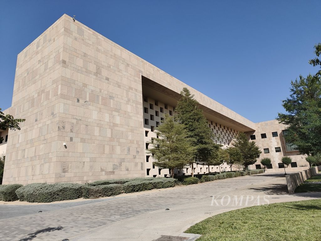 Salah satu bangunan Georgetown University di Education City, Doha, Jumat (25/11/2022). Education City menjadi kawasan pendidikan dan riset terintegrasi yang dibangun Pemerintah Qatar.