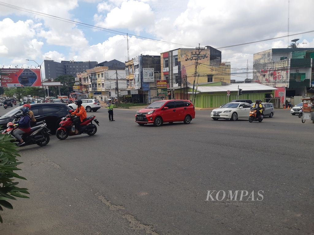 Kondisi lalu lintas di kawasan Simpang Sekip Ujung, Palembang, Selasa (7/6/2022). Kawasan ini menjadi salah satu titik kemacetan di Palembang.