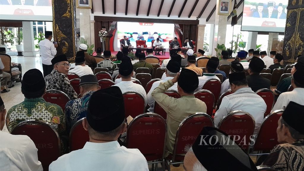 Seminar Fraksi PDI-P “Spirit Resolusi Jihad dalam Mempertahankan NKRI”-Refleksi Peringatan Hari Santri Ke-9 di Pendopo Kabupaten Malang, Jawa Timur, Selasa (24/10/2023) sore.
