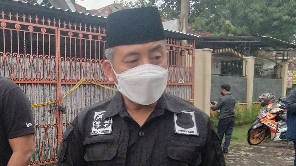 Wali Kota Jakarta Barat Yani Wahyu Purwoko mendatangi lokasi di kompleks Citra Garden 1, Kalideres, Jakarta Barat, Sabtu (12/11/2022).