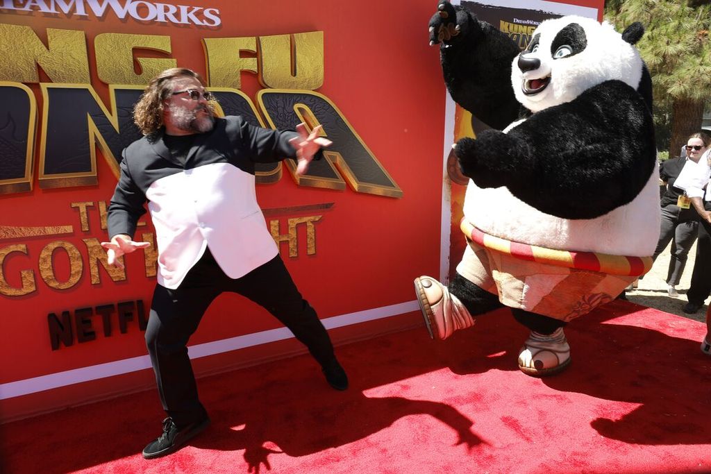 Aktor Jack Black menghadiri pemutaran perdana "Kung Fu Panda: The Dragon Knight" di Netflix pada Museum Autry 9 Juli 2022 di Los Angeles, California. (Frazer Harrison/Getty Images/AFP)