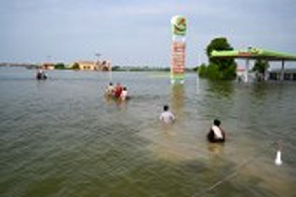 Banjir di Dadu, Provinsi Sindh, Pakistan, 7 September 2022. 