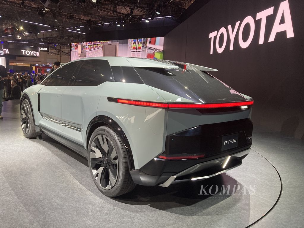 Buritan mobil konsep Toyota FT-3e yang diperkenalkan pada hari pertama pameran Japan Mobility Show 2023 di Tokyo Big Sight, Tokyo, Jepang, Rabu (25/10/2023).