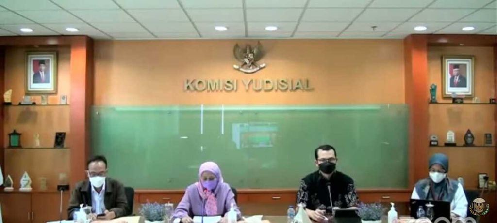 Ketua Bidang Rekrutmen Hakim Komisi Yudisial Siti Nurjanah mengumumkan nama-nama calon hakim agung dan hakim <i>ad hoc </i>tipikor pada MA dalam jumpa pers, Senin (31/1/2022).