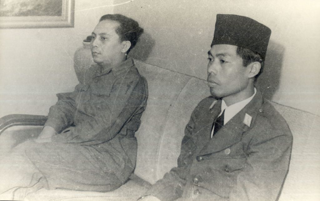 Panglima Jendral Sudirman bersama anggota dua delegasi diterima oleh PM Sutan Sjahrir di Pegangsaan Timur 56 pada 15 November 1946.