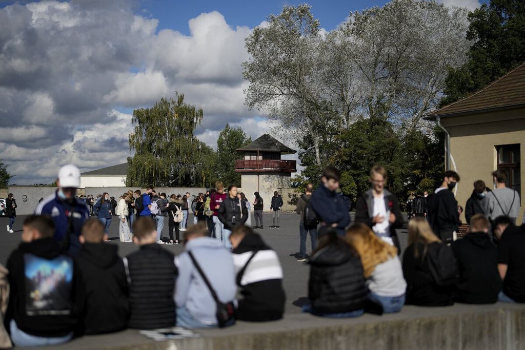 Visitors, the majority of whom are students, were in front of the former Nazi concentration camp Sachsenhausen watchtower in Oranienburg, Germany on Wednesday (10/6/2021).