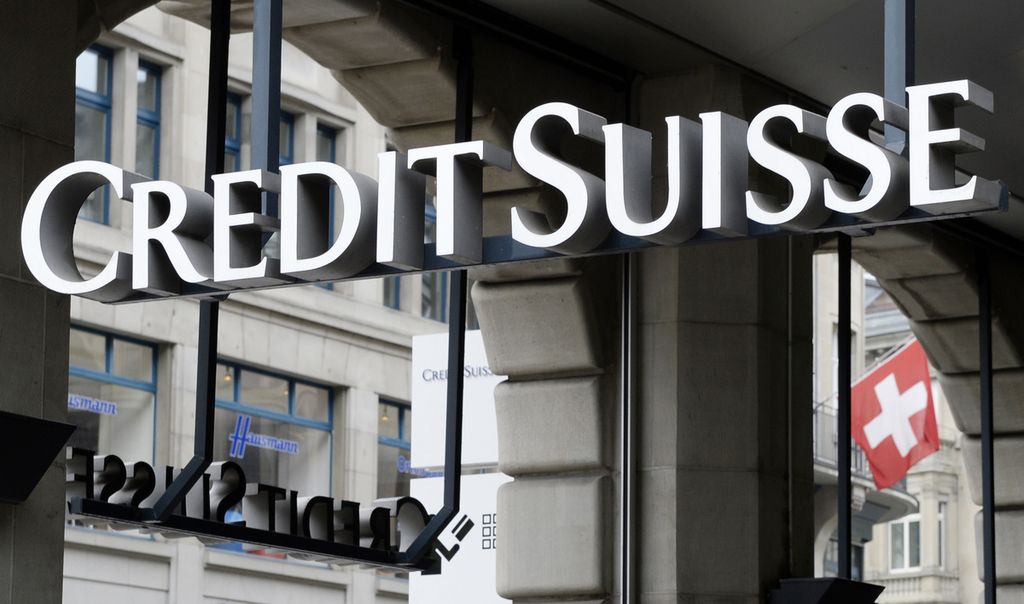 Logo bank Swiss, Credit Suisse, seperti terlihat di Zurich, Swiss, 1 Agustus 2014. Pada Minggu (19/3/2023), bank itu resmi dicaplok UBS yang selama ini jadi pesaingnya.