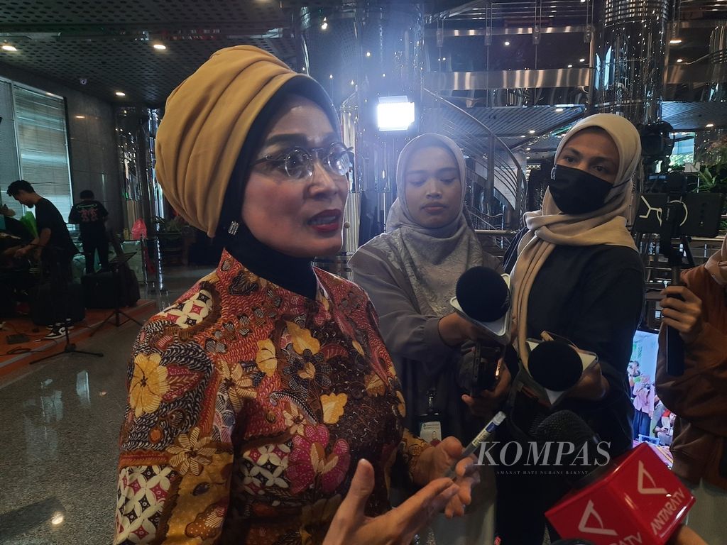 Adyatama Kepariwisataaan Kemenparekraf Nia Niscaya menjawab pertanyaan awak media di Jakarta, Senin (29/4/2024). 